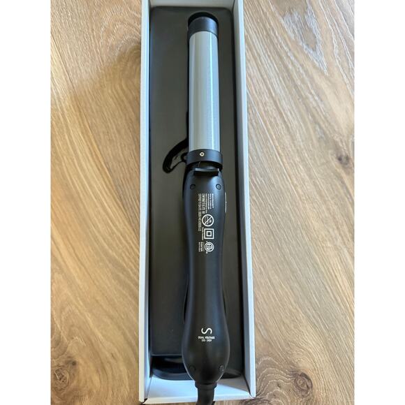 The Beachwaver Co. - Beachwaver S1.25 Rotating Curling Iron - Picture 7 of 10